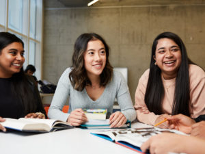 Cinq jeunes racontent ce qui les a aidés à réussir au secondaire